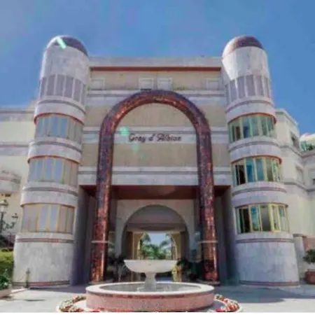 Apartment Frontline Sea In The Center Of Puerto Banus.2bedrooms -garden *