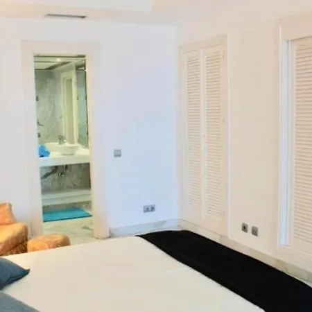 Frontline Sea In The Center Of Puerto Banus.2bedrooms -garden Apartment