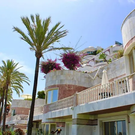 アパート Frontline Sea In The Center Of Puerto Banus.2bedrooms -garden マルベーリャ